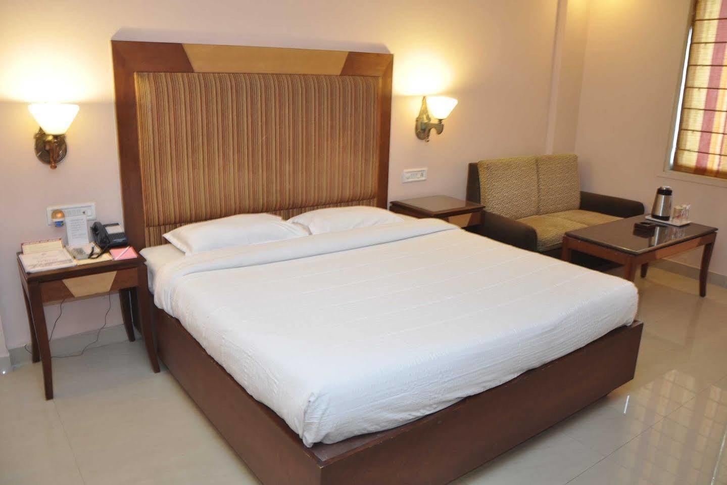 Hotel Grand International Raipur  Exterior photo
